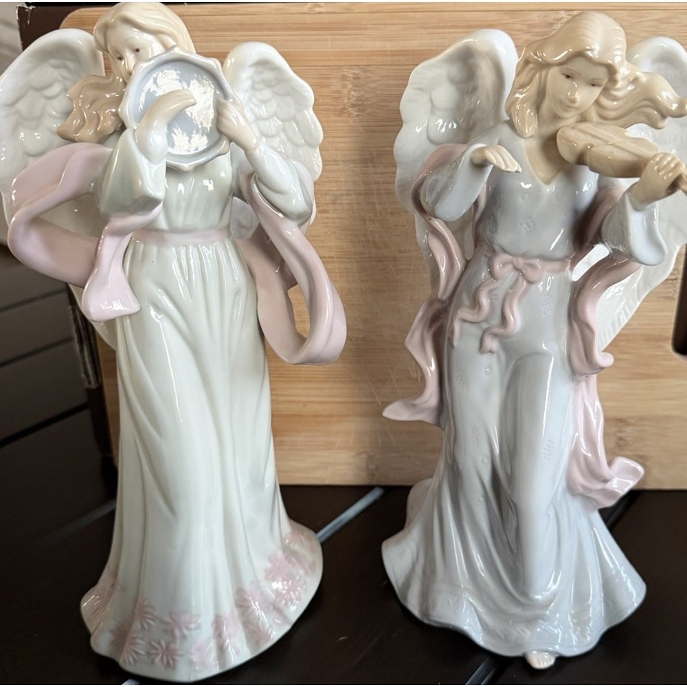 Grandeur Noel Angels, Pair 10", Porcelain Figurines, 2000 Collectors Edition